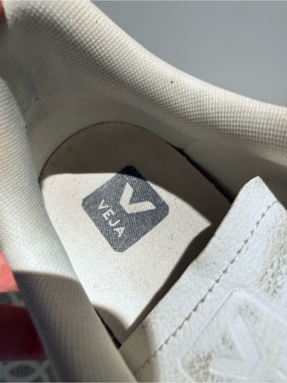 Veja Recife Logo Leather Sneaker. Size 9 - Picture 8 of 14